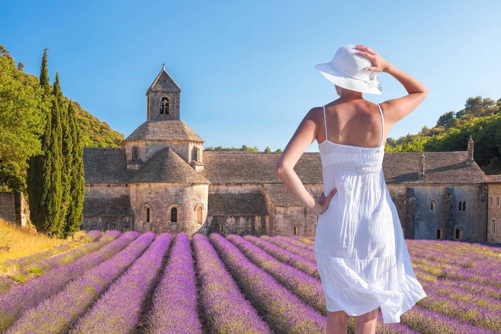 7-Day France & Spain Loop Tour: Paris,  Avignon, Loire Valley, and Bordeaux | Free Barcelona City Walk
