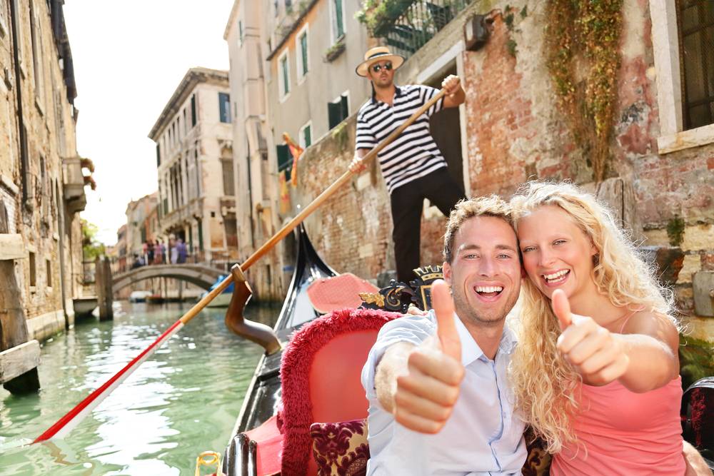 7-Day Italy, Switzerland, and France Loop Tour: Paris, Lucerne, Milan, Venice | Hotel Breakfast Included