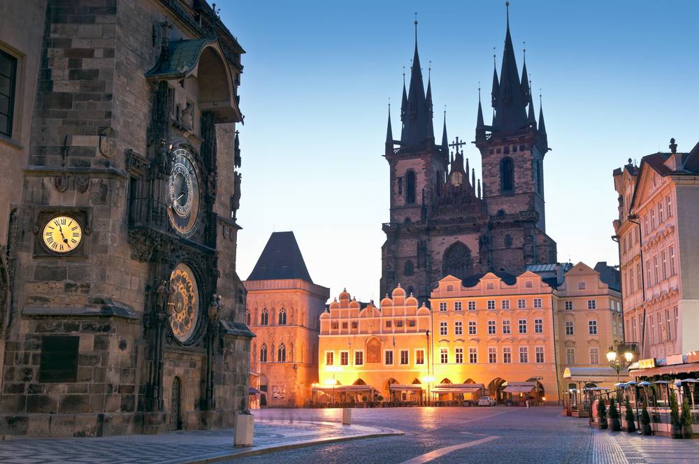 14-Day Europe Six-Country Tour from Paris: Budapest, Vienna, Hallstatt, Lucerne, Amsterdam