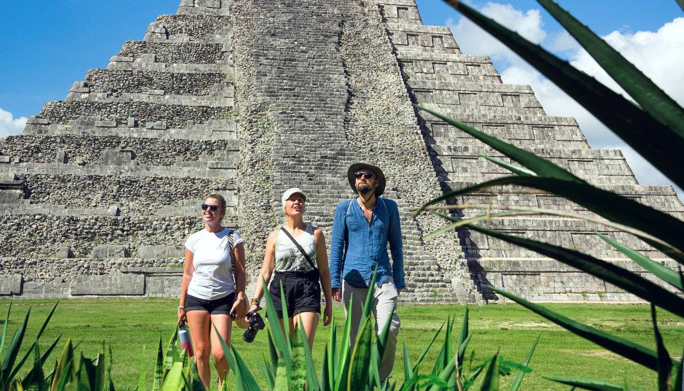 18-Day Central America Tour from Playa del Carmen: Antigua, Acatenango, Lake Atitlan, Caye Caulker, Flores