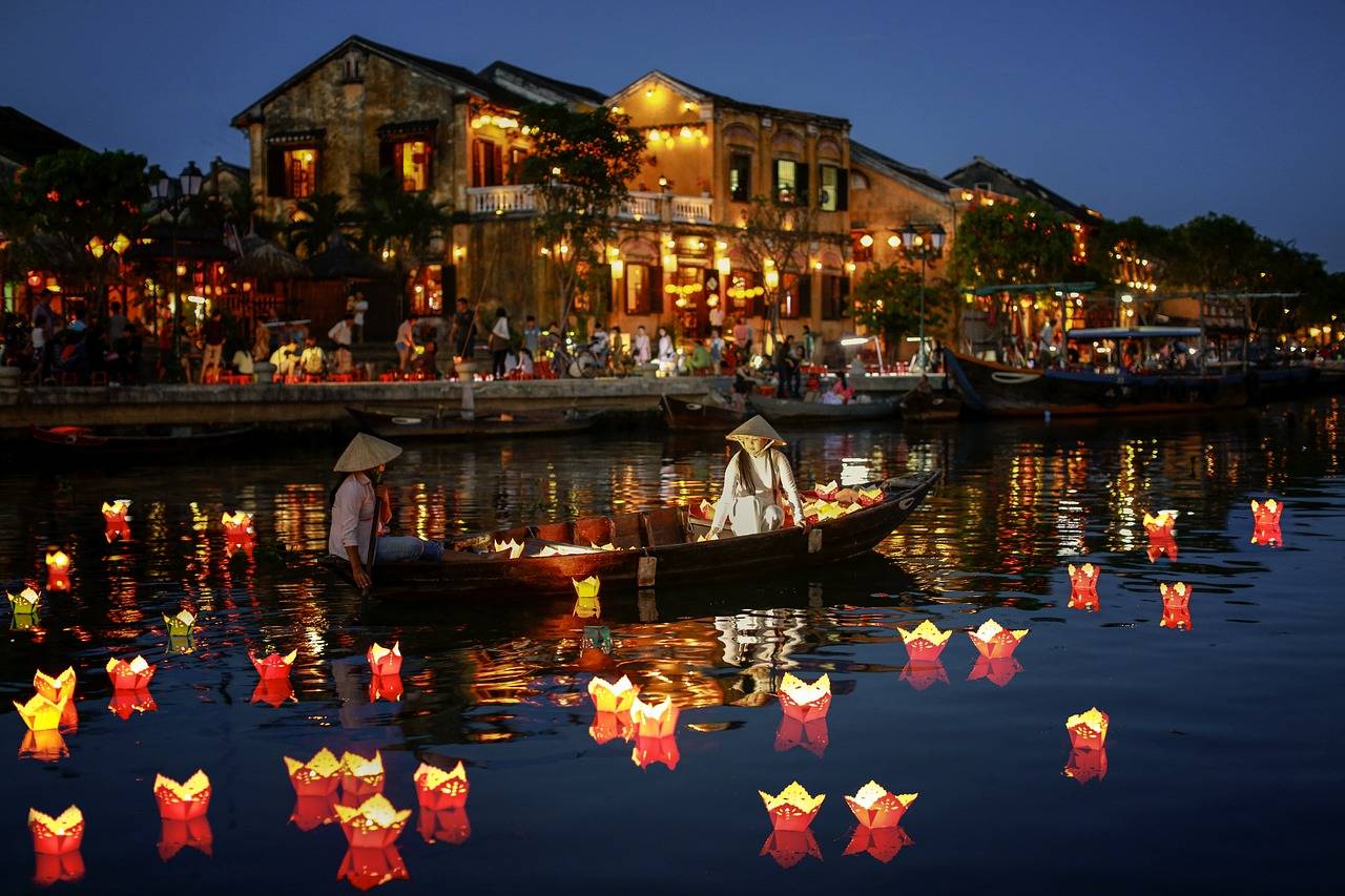 11-Day Treasures of Vietnam Tour From Hanoi: Ba Vi, Ninh Binh, Halong Bay, Siem Reap and Phuket | 3 Countries & 6 Cities | 15 Meals Included
