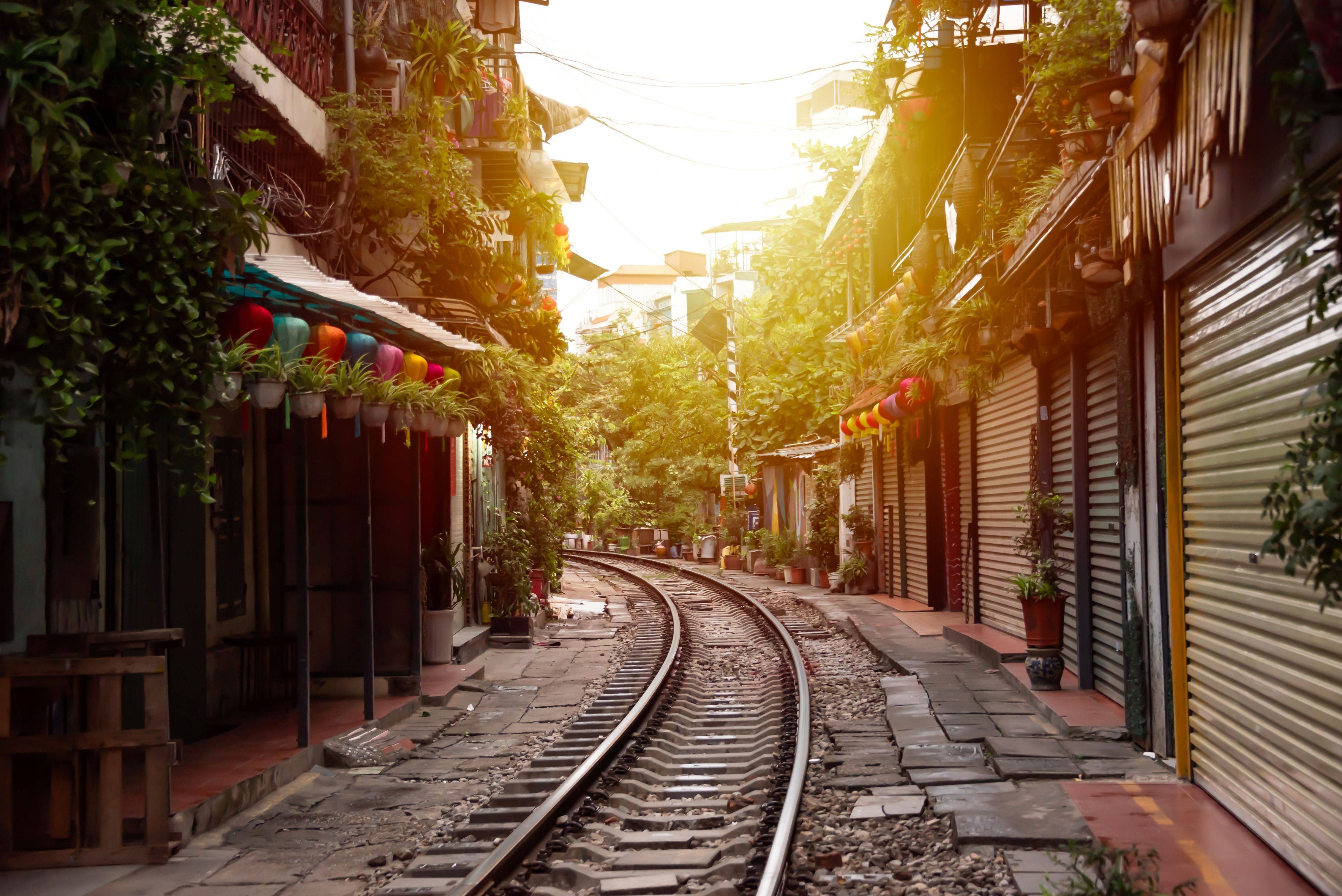 8-Day Discover Vietnam and Laos Tour from Ho Chi Minh city | Mekong Delta, Cu Chi, Hanoi, Halong Bay and Luang Prabang | Meals Mentioned Included