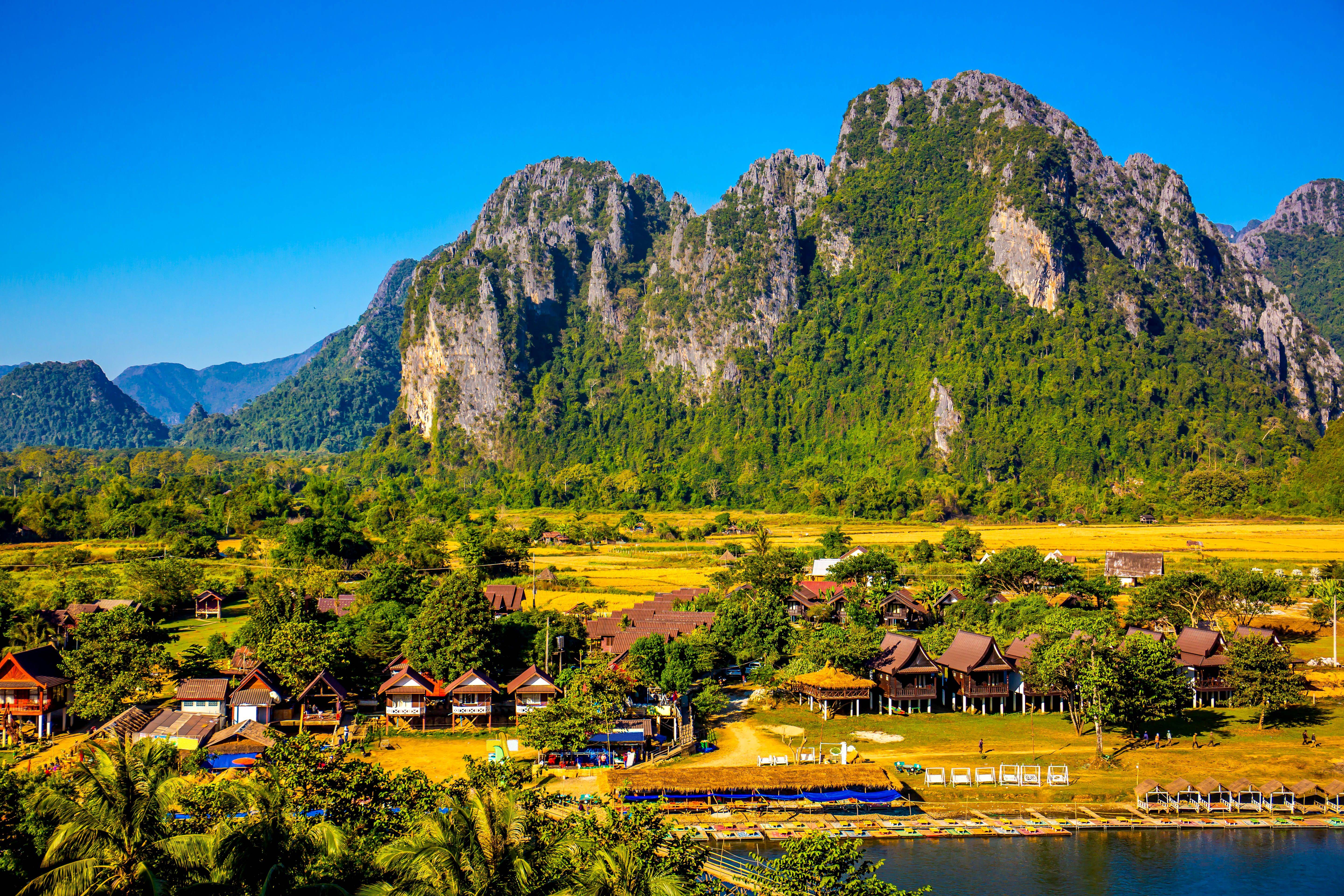 6-Day Highlights of Laos Tour from Luang Prabang: Pak Ou, Vang Vieng and Mekong River | Private Tour