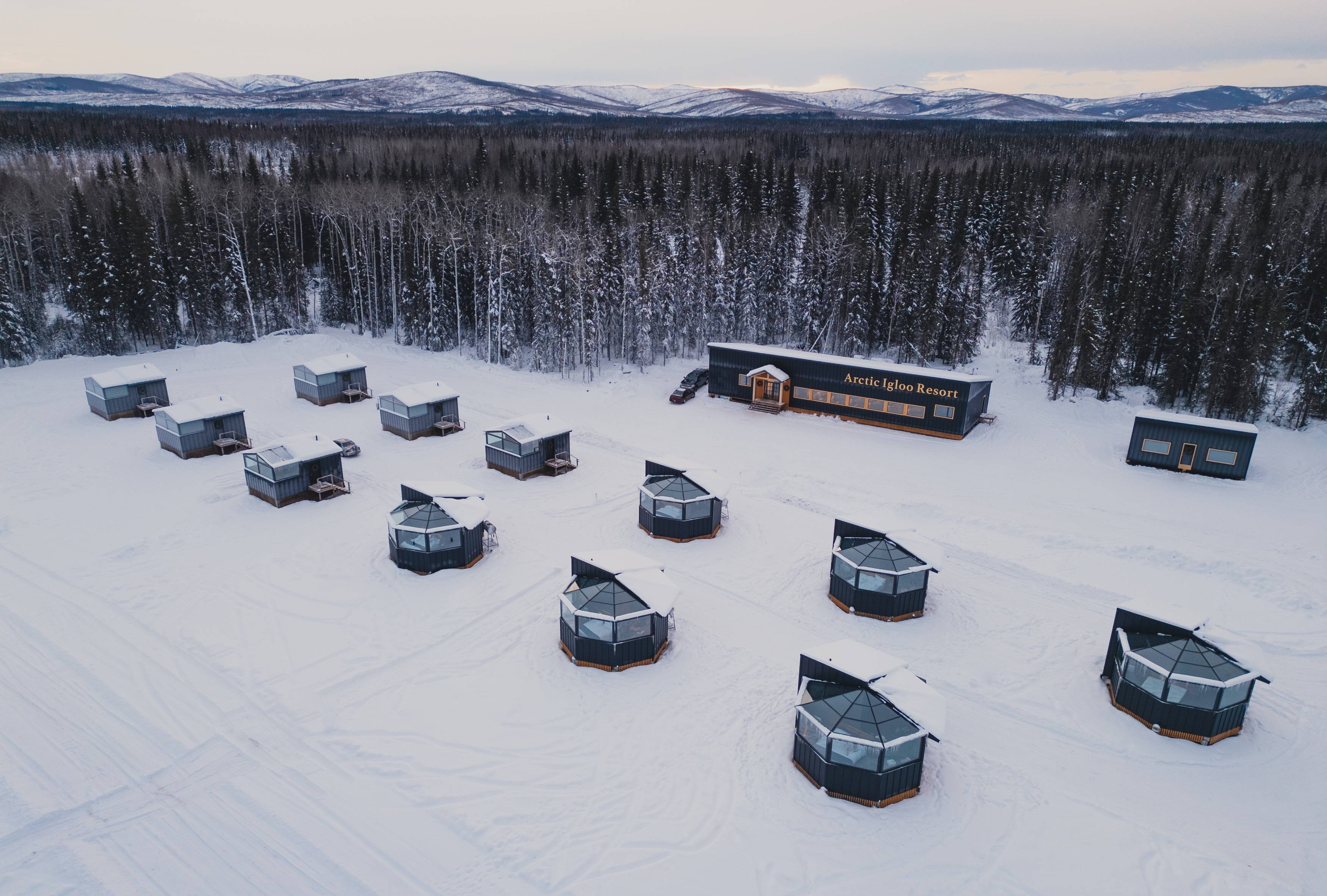 5-Day Ultimate Alaska Aurora Adventure from Fairbanks: Chena Hot Springs and Arctic Circle Adventure | Stay in a Glass Igloo | Small Group
