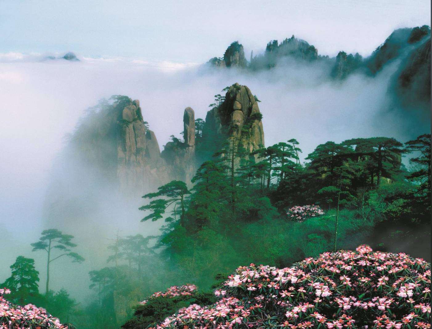 3-Day Huangshan Front & Back Mountain Hiking Tour with Cable Car: Tunxi Ancient Street, Hu Kaiwen Ink-stick Factory, Greeting Guest Pine and Lion Peak
