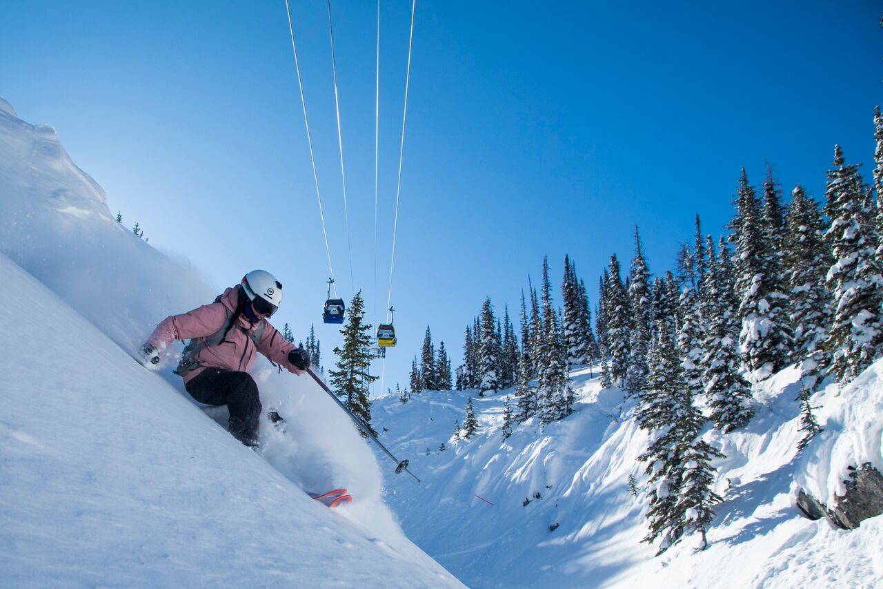 5-Day Banff Ski Resort Free & Easy Tour: Banff Town, Upper Hot Springs, Lake Louise | Complimentary Banff National Park Day Tour