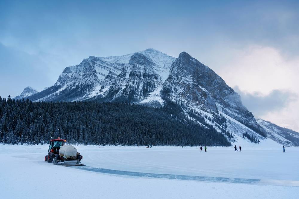 4-Day Winter Canadian Tour from Calgary: Free Ski Day | Banff Icewalk, Lake Minnewanka, Johnston Canyon, Lake Louise and Two Jack Lake, Johnston Canyon Upper Falls 