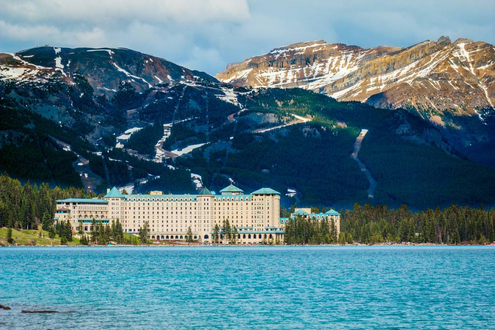 5-Day Fairmont Rockies Luxury Tour from Calgary: Lake Louise, Peyto Lake, Lake Minnewanka, Emerald Lake, Johnston Canyon | Lunch at the Fairmont Chateau Lake Louise