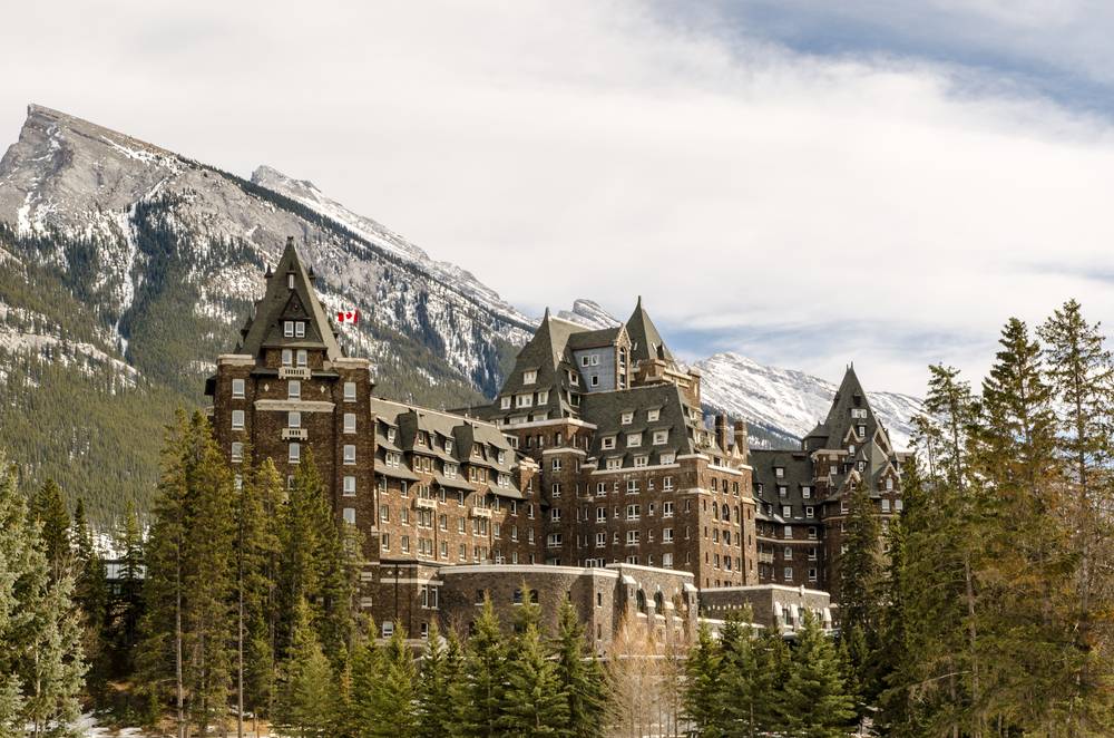 4-Day Fairmont Rockies Luxury Tour from Calgary: Banff, Peyto Lake, Icefield Parkway, Lake Minnewanka, Bow Falls | Free Ski Day at Lake Louise & Frozen Canyon Adventure