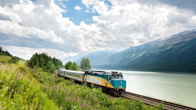 6-Day Winter VIA Rail Exploration Tour from Vancouver: Lake Louise, Yoho National Park, Columbia Icefield, and the Beauty of Canadian Rockies | Fully English-Speaking Guide Service