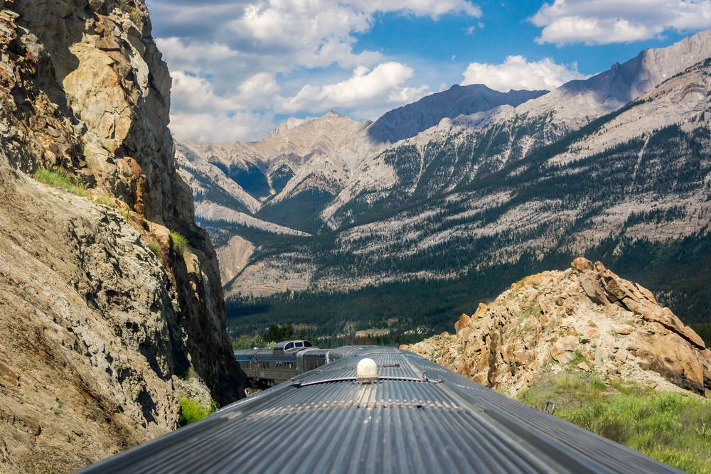 7-Day Winter VIA Rail Exploration Tour from Calgary: Johnston Canyon, Yoho National Park, Lake Louise, Icefields Parkway | Fully English-Speaking Guide Service