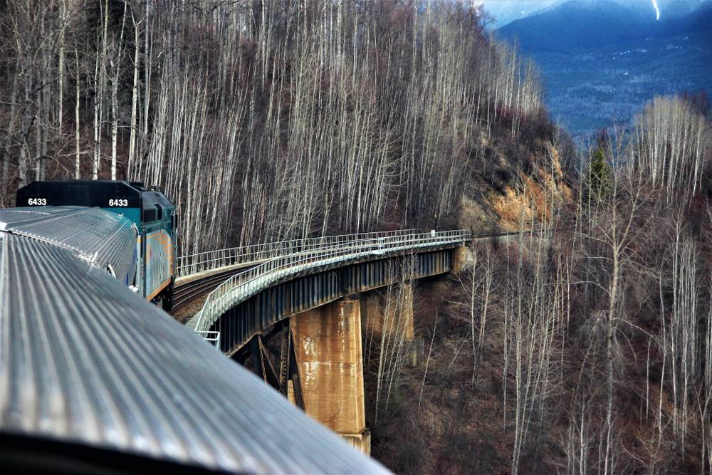 7-Day Winter Rail Journey from Calgary to Vancouver: Yoho National Park, Lake Louise, Icefields Parkway | Fully English-Speaking Guide Service | Free Day in Banff Town
