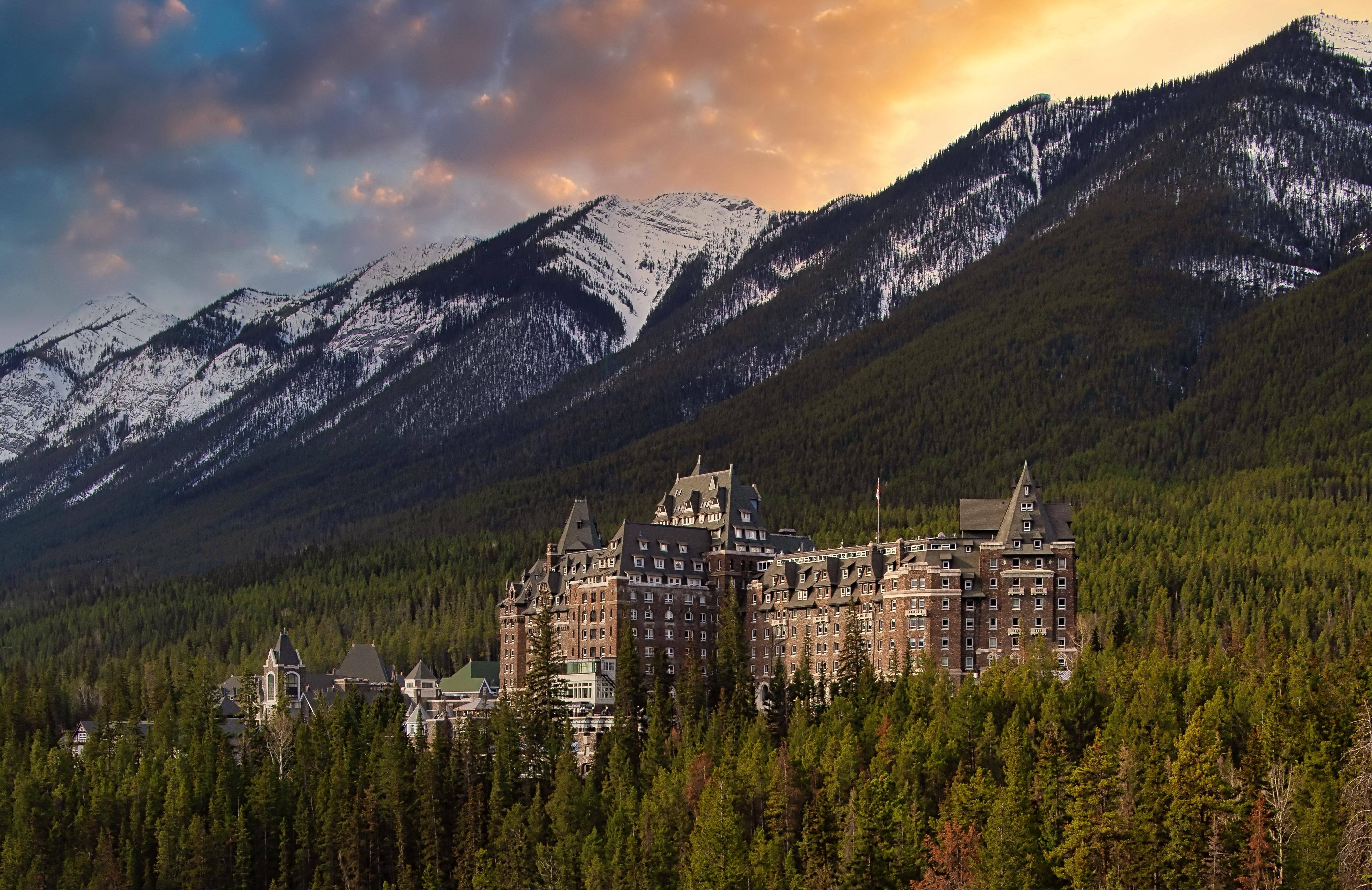 4-Day Rockies Highlights Tour from Calgary: Johnston Canyon, Emerald Lake, Lake Louise, Peyto and Bow Lakes |  Fully English-Speaking Guide Service