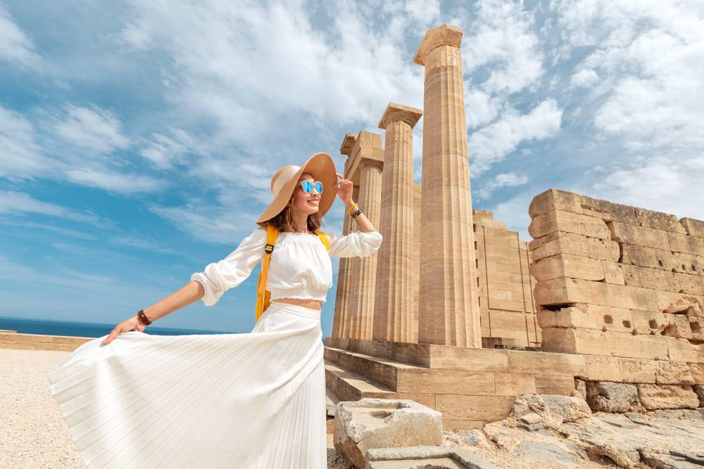 9-Day Greece Heritage & Relaxation Tour: Athens, Olympia, Delphi, Meteora and Santorini