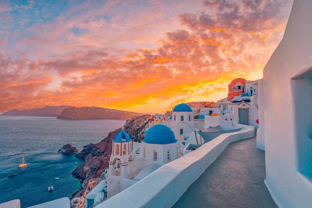9-Day Greek Islands Tour: Athens, Mykonos, Naxos & Santorini - Culture, Glamour & Beaches