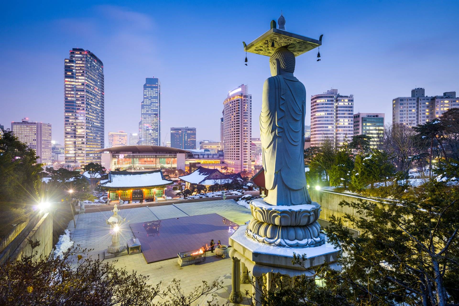 6-Day Korea Cultural & Nature Explorer Tour: Seoul, Busan and Jeju Island | Changdeokgung Palace, United Nations Memorial Cemetery and Jeongbang Waterfall