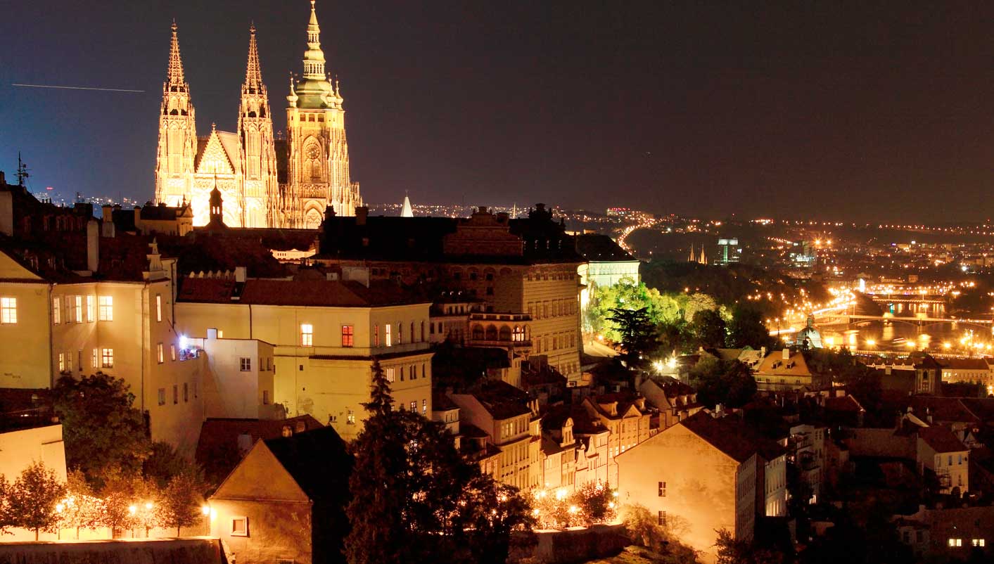 6-Day Central Europe Tour from Vienna: Budapest, Bratislava, Prague | Hotel Breakfasts Included | Ticket Admission to Prague Castle | GO ENGLISH