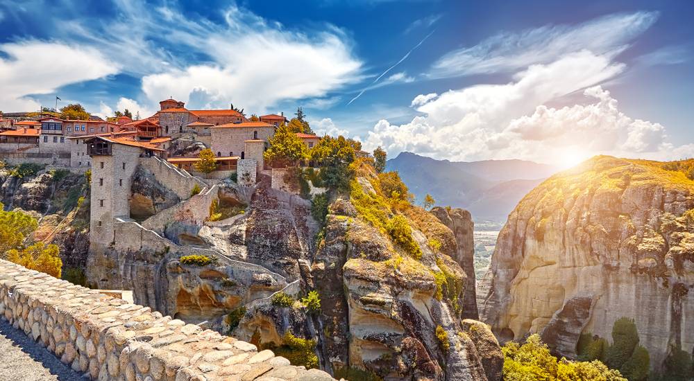 8-Day Greece Heritage Horizons Tour: Athens, Delphi, Meteora and Santorini