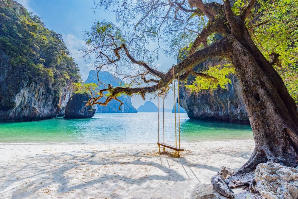 7-Day Bangkok Basics & Phuket Beach Break Tour: Phuket, Damnoen Saduak, Maeklong Railway Market & The Grand Palace