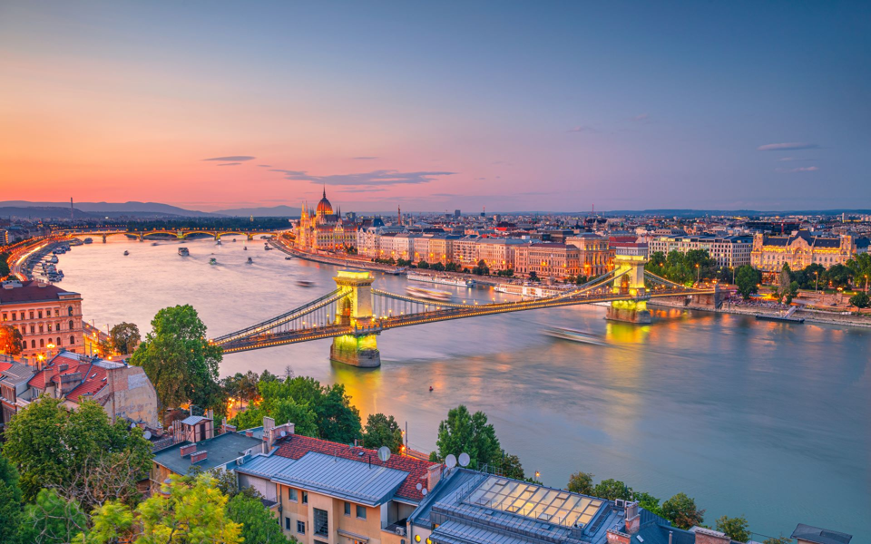 12-Day Central and Southern Europe Tour From Frankfurt: Prague, Budapest, Vienna, Munich, Zurich, Milan, Venice, Rome, Florence, Pisa & Paris