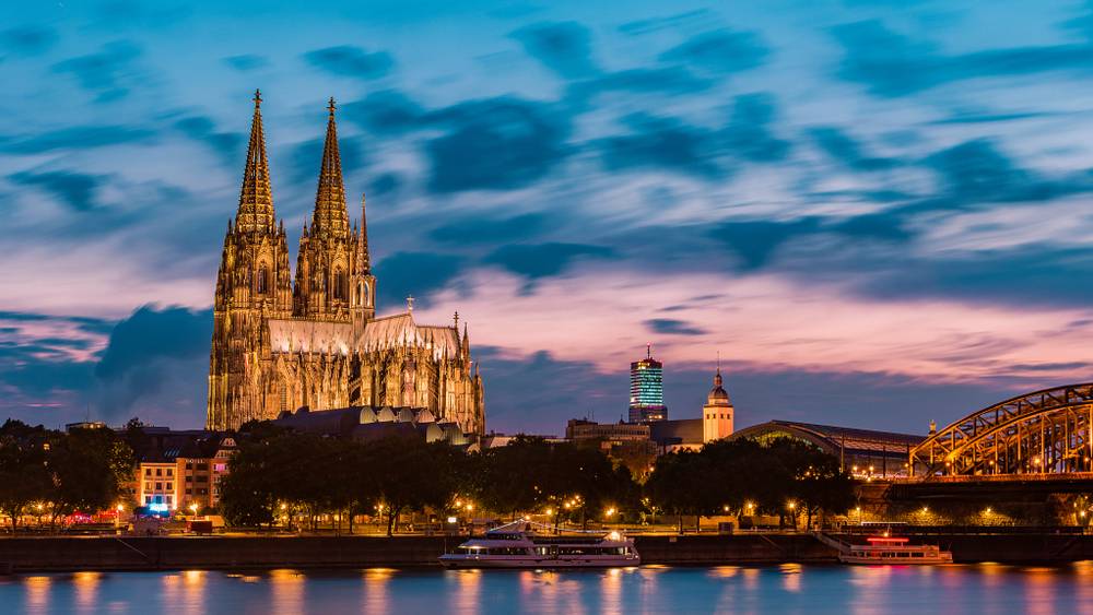 7-Day Switzerland, Netherlands & France Tour from Paris: Rhine Falls, Frankfurt, Amsterdam, Paris & Versailles